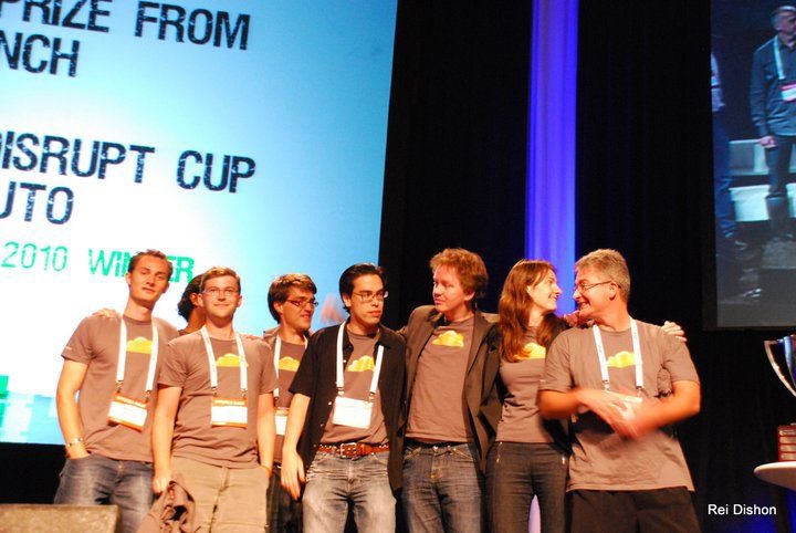 参加 TechCrunch Disrupt 大会的 Cloudflare 初始 8 人团队 / 2010 年